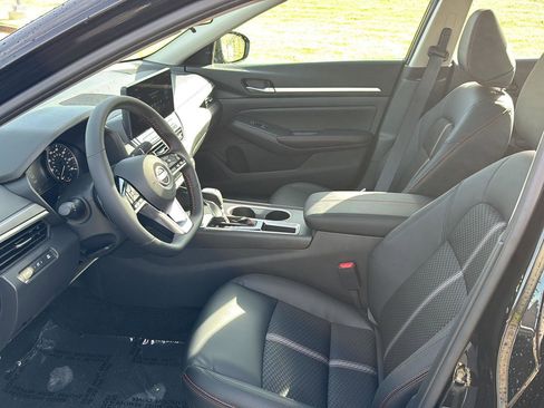 New 2026 Nissan Altima 2.5 SR w/ SR Midnight Edition Package FWD image 8