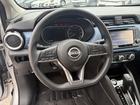 Used 2025 Nissan Versa SV image 25
