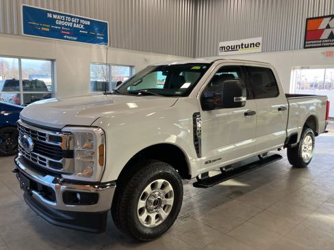 Used 2024 Ford F250 XLT image 1
