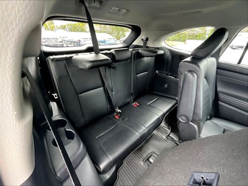 Used 2024 Toyota Highlander XLE image 17