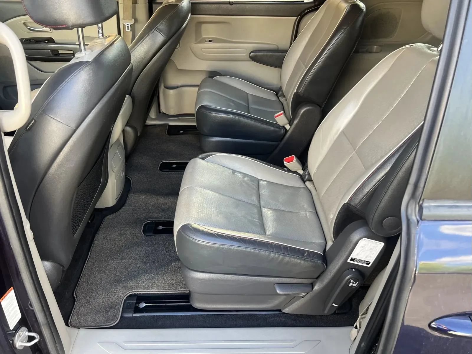 Used 2018 Kia Sedona LX w/ LX Essentials Premium Package FWD image 9