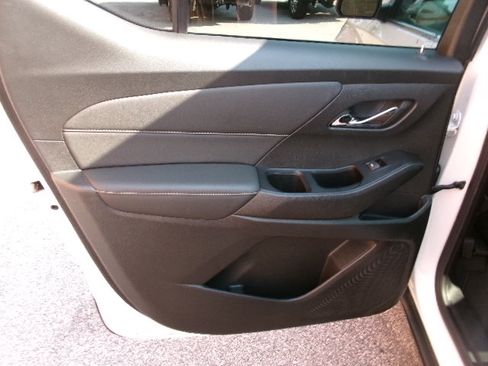Used 2023 Chevrolet Traverse LT FWD image 15