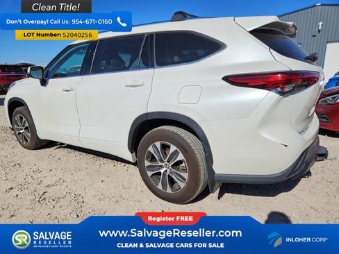 Used 2021 Toyota Highlander XLE AWD/4WD image 3