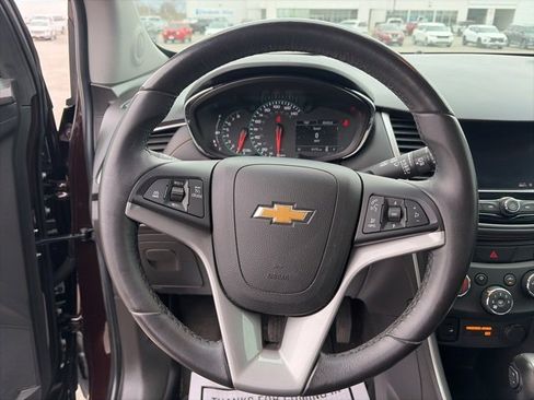 Used 2022 Chevrolet Trax LT w/ LT Convenience Package image 15