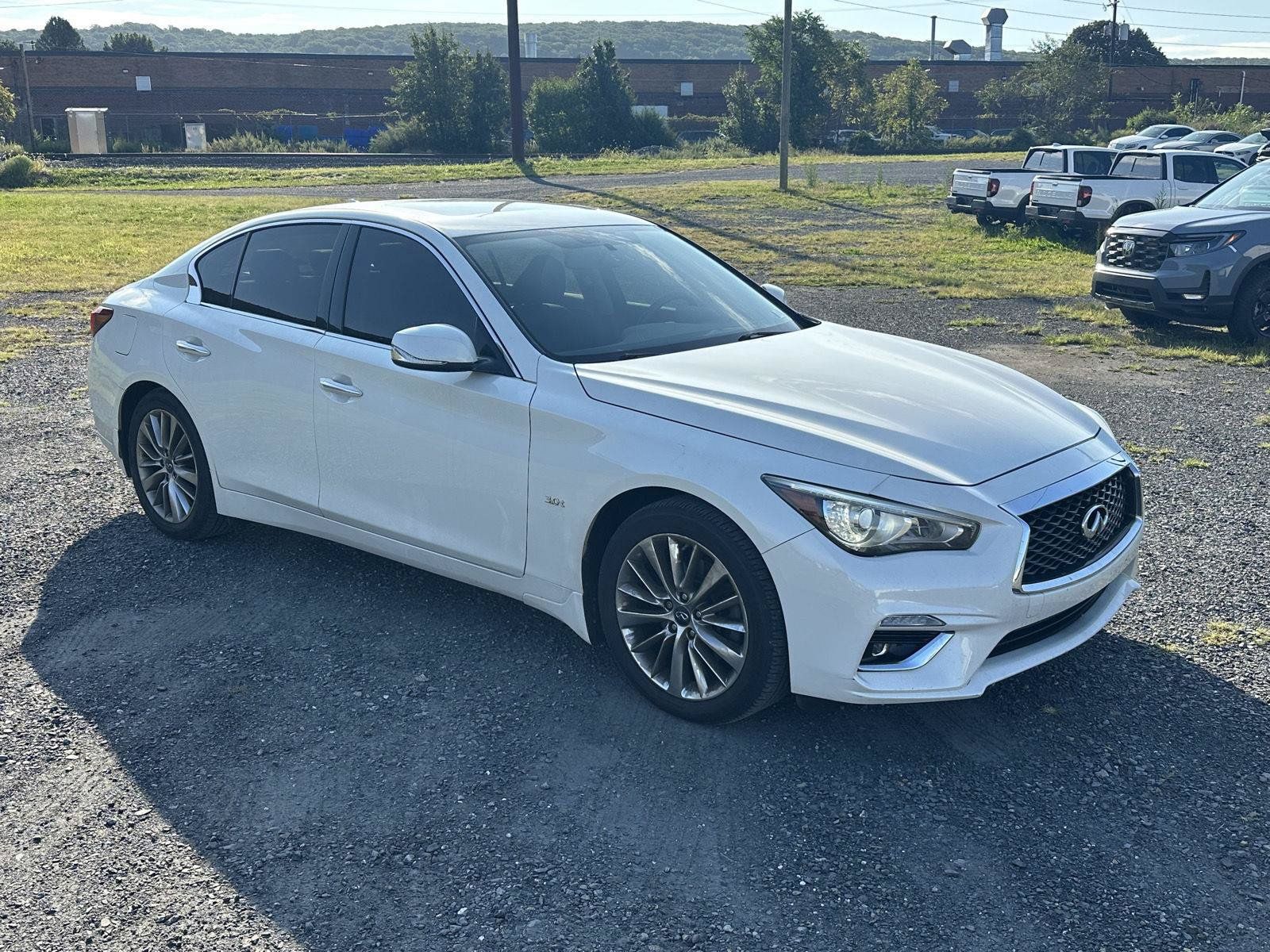 Used 2018 INFINITI Q50 Luxe w/ Essential Package (3.0T Luxe) AWD/4WD image 2