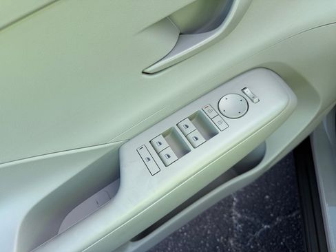 Used 2026 Hyundai Kona SE FWD image 31