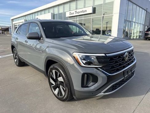 Used 2025 Volkswagen Atlas Cross Sport SE image 1
