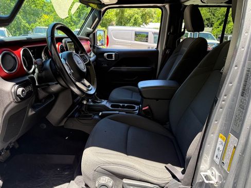 Used 2019 Jeep Wrangler Unlimited Sahara AWD/4WD image 7