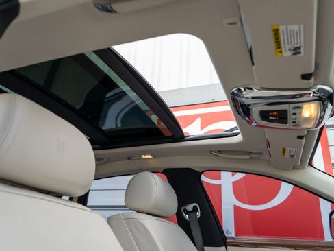 Used 2010 Rolls-Royce Ghost RWD image 66