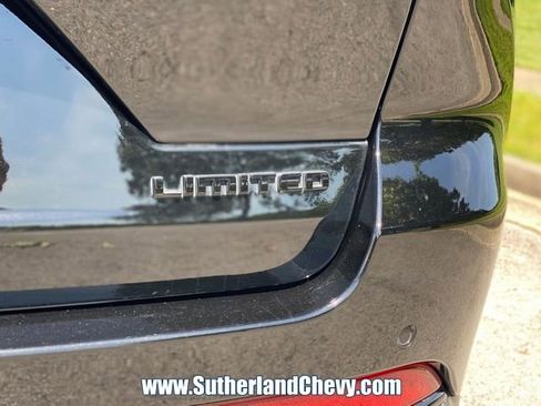 Used 2023 Jeep Grand Cherokee Limited w/ Black Appearance Package AWD/4WD image 13