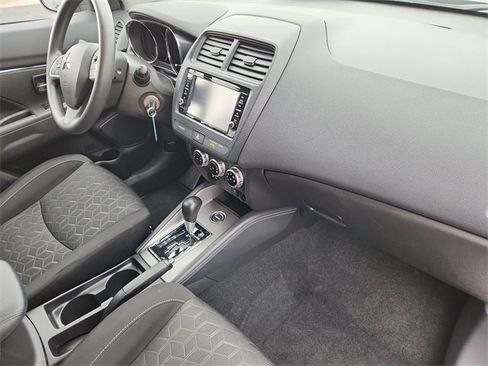Used 2025 Mitsubishi Outlander Sport AWD image 19