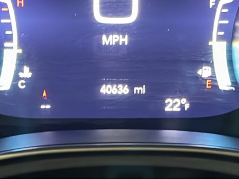 Used 2025 Chrysler Pacifica Limited FWD image 10