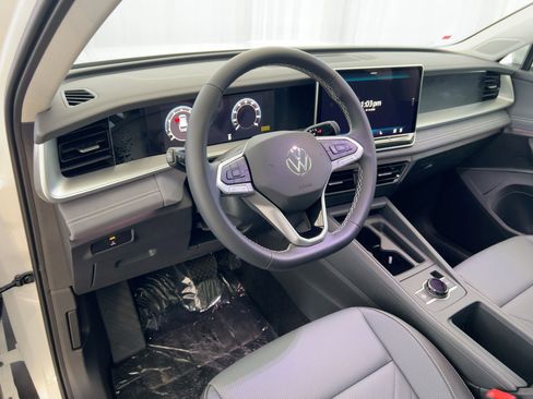 New 2026 Volkswagen Tiguan SE image 4