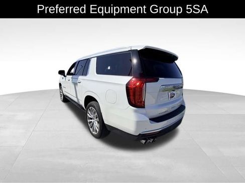 Used 2022 GMC Yukon XL Denali w/ Denali Premium Package AWD/4WD image 5