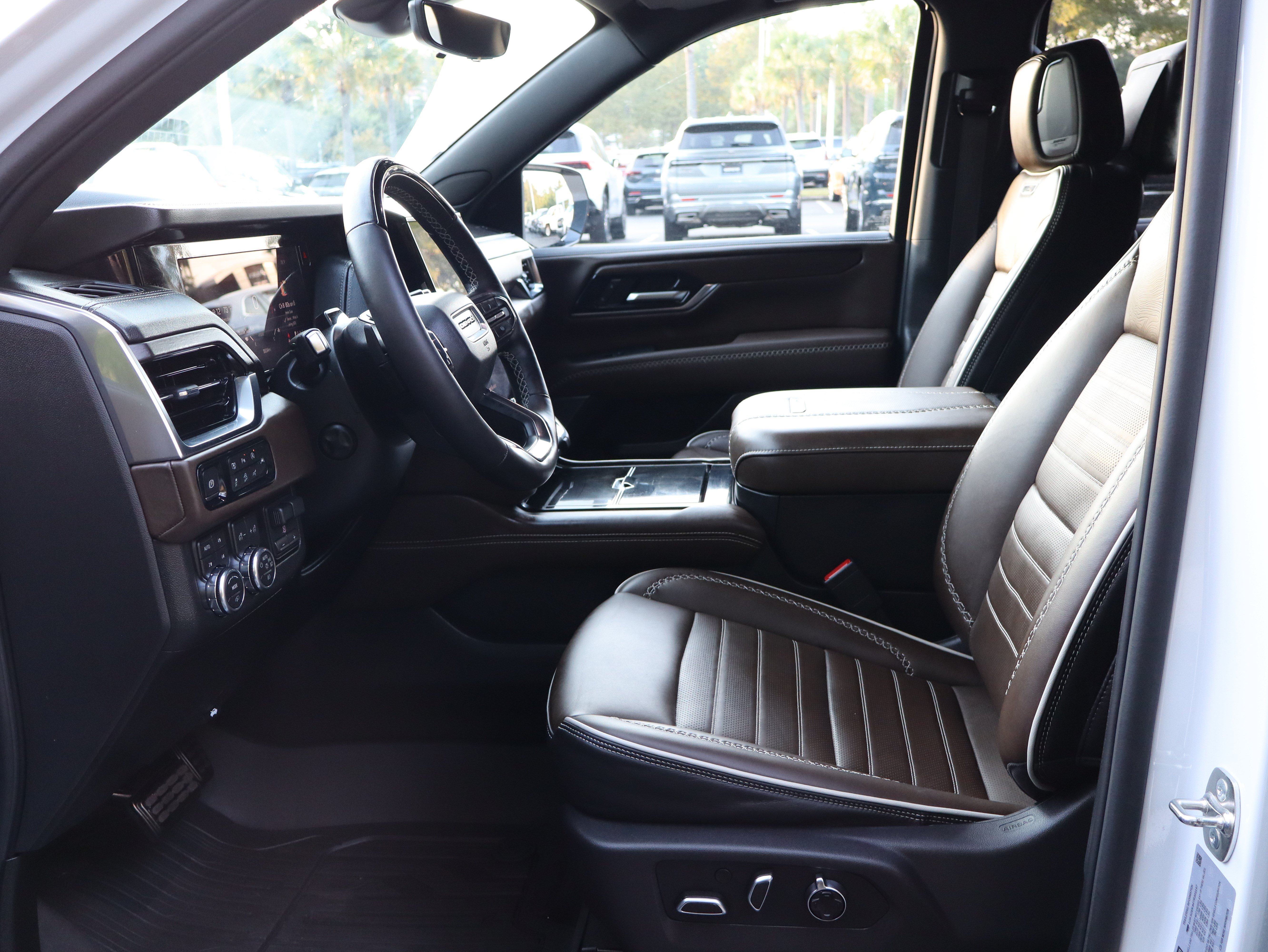 Used 2026 GMC Yukon Denali Ultimate AWD/4WD image 31