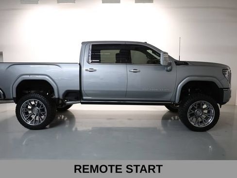 Used 2025 GMC Sierra 2500 Denali Ultimate AWD/4WD image 32