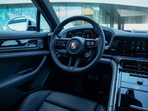New 2026 Porsche Panamera image 23