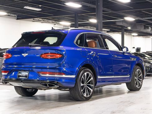 Used 2021 Bentley Bentayga w/ First Edition Specification image 12