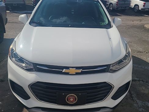 Used 2018 Chevrolet Trax LT w/ LT Convenience Package image 2
