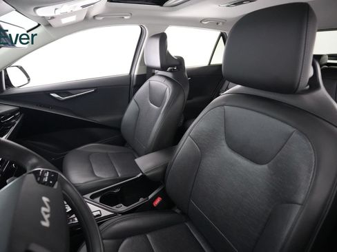 Used 2023 Kia Niro Wave w/ Wave Preserve Package FWD image 4