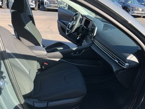 Used 2026 Hyundai Elantra SE FWD image 14