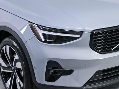 Certified 2024 Volvo XC40 B5 Plus w/ Protection Package Premier AWD/4WD image 36
