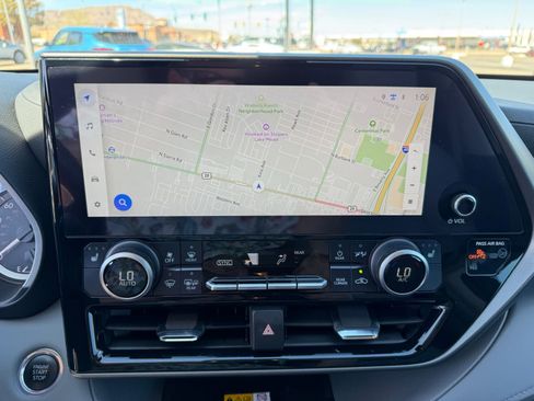 Used 2024 Toyota Highlander XLE image 23