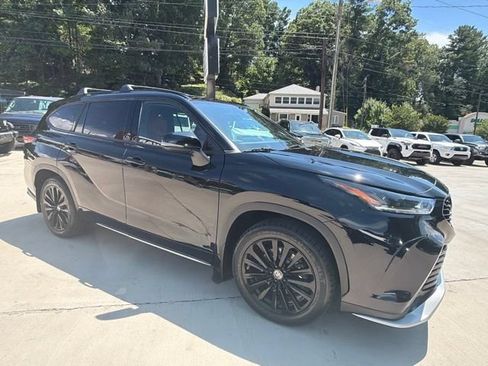 Used 2023 Toyota Highlander XSE AWD/4WD image 3
