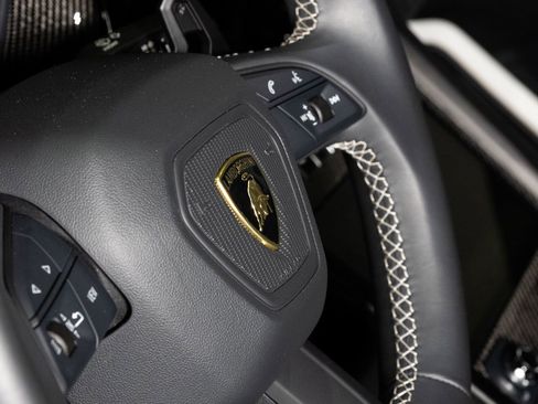 Used 2024 Lamborghini Urus Performante image 43