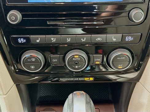 Used 2020 Volkswagen Passat 2.0T SEL image 22