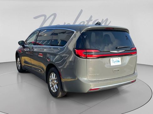 Used 2025 Chrysler Pacifica Select FWD image 7