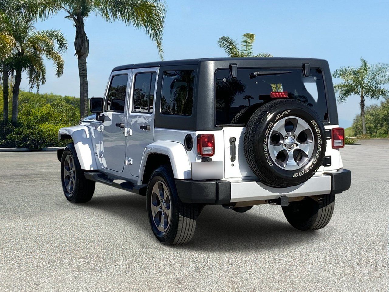 Used 2018 Jeep Wrangler Unlimited Sahara AWD/4WD image 3