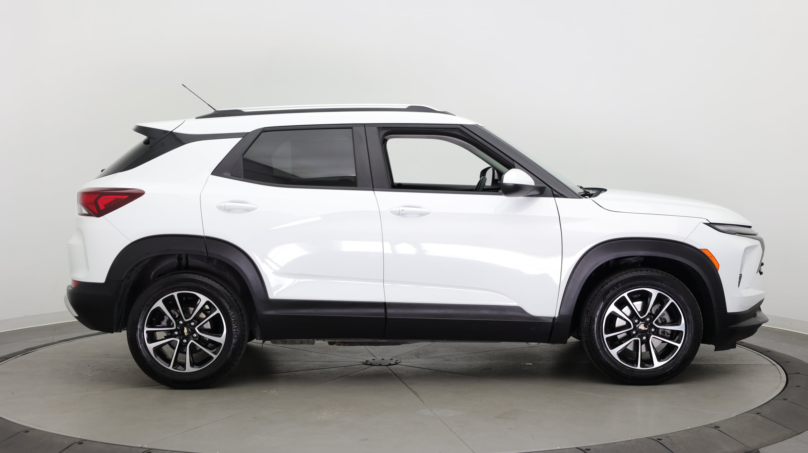Used 2026 Chevrolet TrailBlazer LT FWD image 8