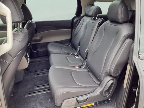 New 2026 Kia Carnival SX FWD image 16