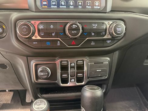 Used 2023 Jeep Wrangler Unlimited w/ Sun & Screen Package AWD/4WD image 28