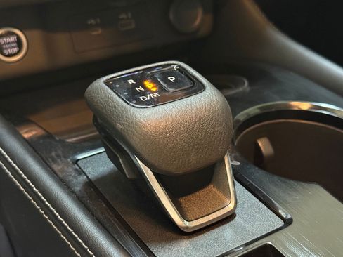 Used 2023 Nissan Rogue SL w/ SL Premium Package image 18