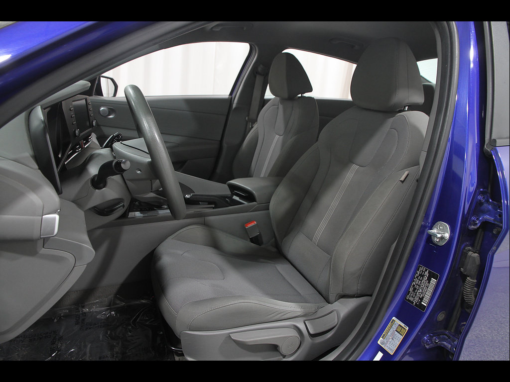 Used 2022 Hyundai Elantra SE FWD image 5