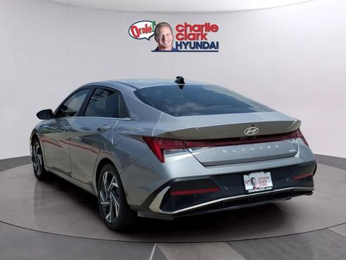 Used 2024 Hyundai Elantra Limited FWD image 3
