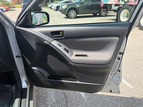 Used 2007 Pontiac Vibe w/ Sun And Sound Package FWD image 28