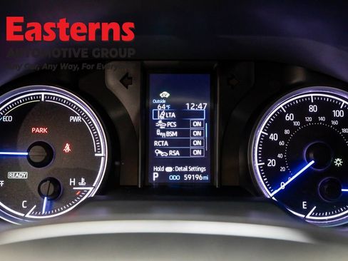 Used 2022 Toyota Venza LE AWD/4WD image 18