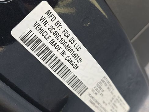 Used 2022 Chrysler Pacifica Limited w/ S Appearance Package image 48