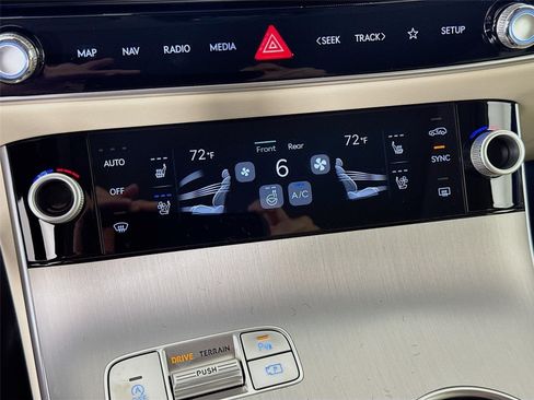 New 2026 Genesis GV70 2.5T Advanced AWD/4WD image 18