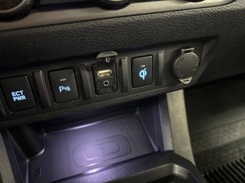 Used 2017 Toyota Tacoma TRD Sport image 51