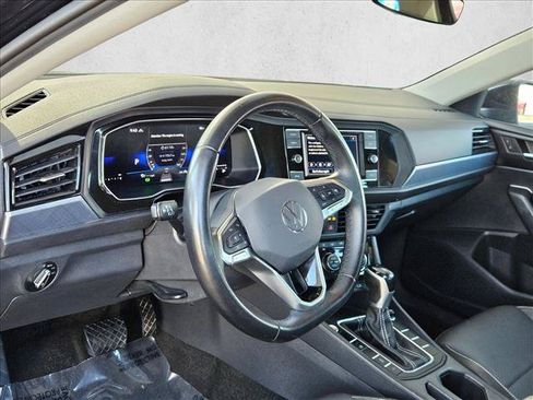 Used 2024 Volkswagen Jetta SE FWD image 10