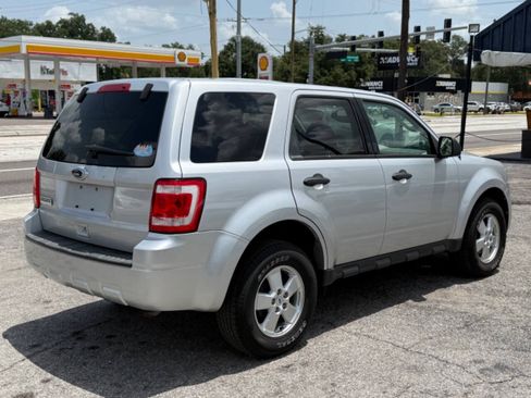 Used 2010 Ford Escape XLS AWD/4WD image 7
