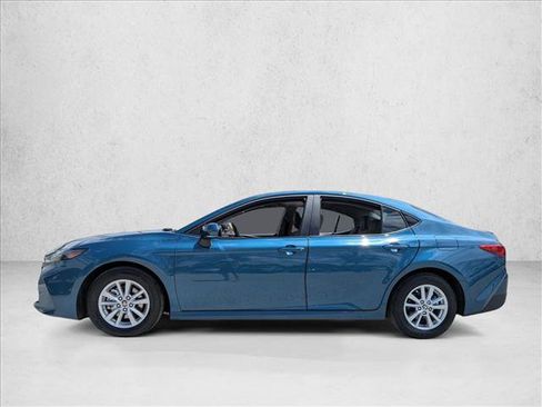 Used 2025 Toyota Camry LE w/ Convenience Package image 9