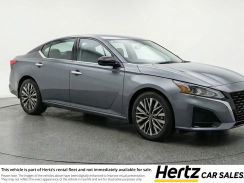 Used 2025 Nissan Altima 2.5 SV FWD image 1