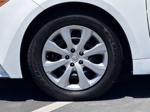 Used 2021 Toyota Corolla LE FWD image 15