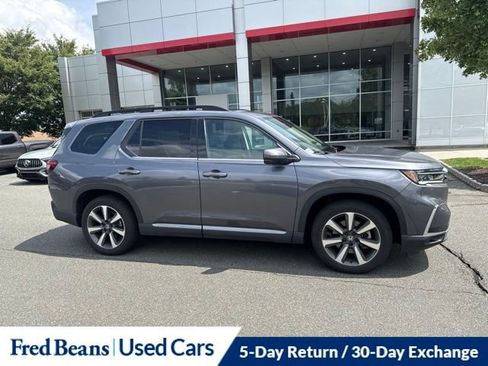Used 2025 Honda Pilot Elite image 3
