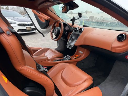 Used 2017 McLaren 570S image 19